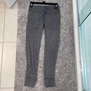 Aerie Size Medium Grey Leggings with Pockets